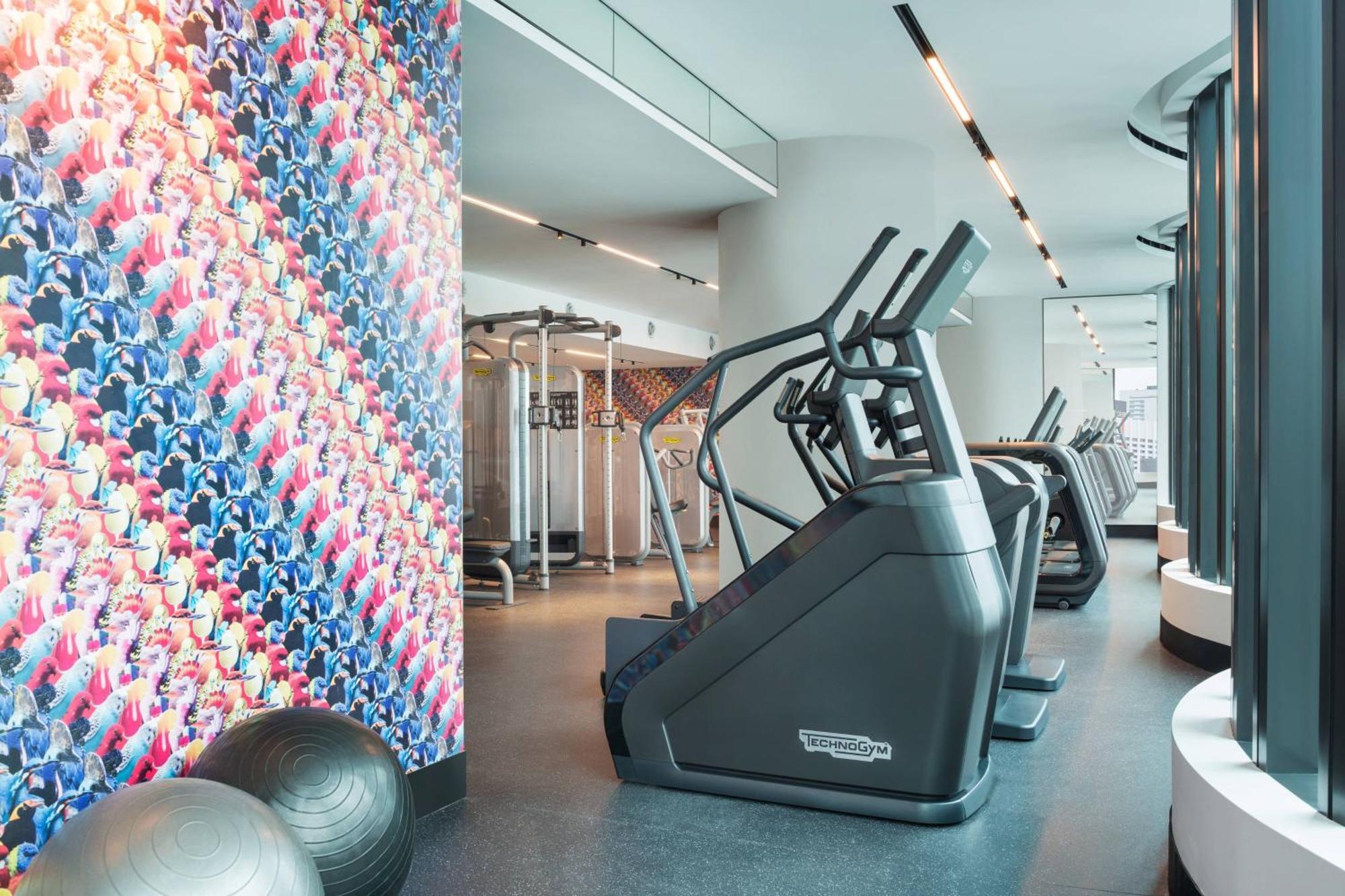 W Brisbane Otel Dış mekan fotoğraf The gym at the 100 East 53rd Street building